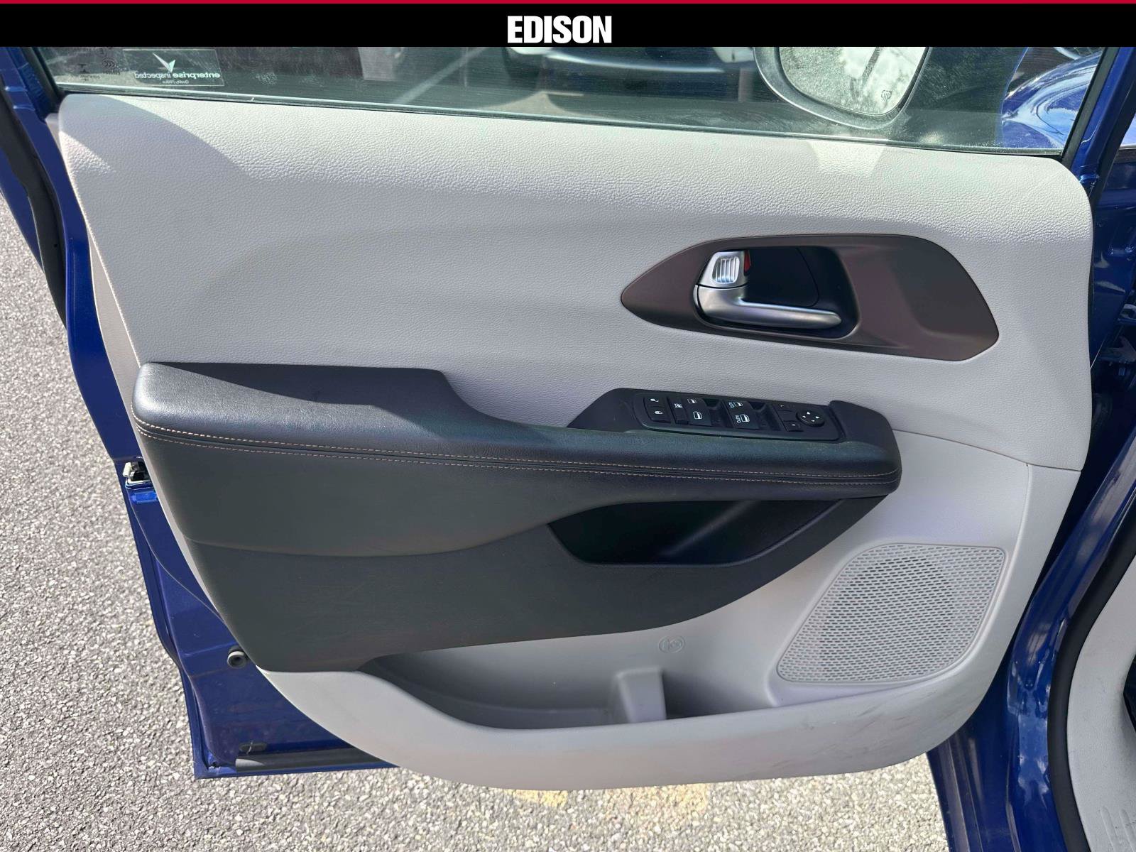 Used 2019 Chrysler Pacifica LX FWD image 15