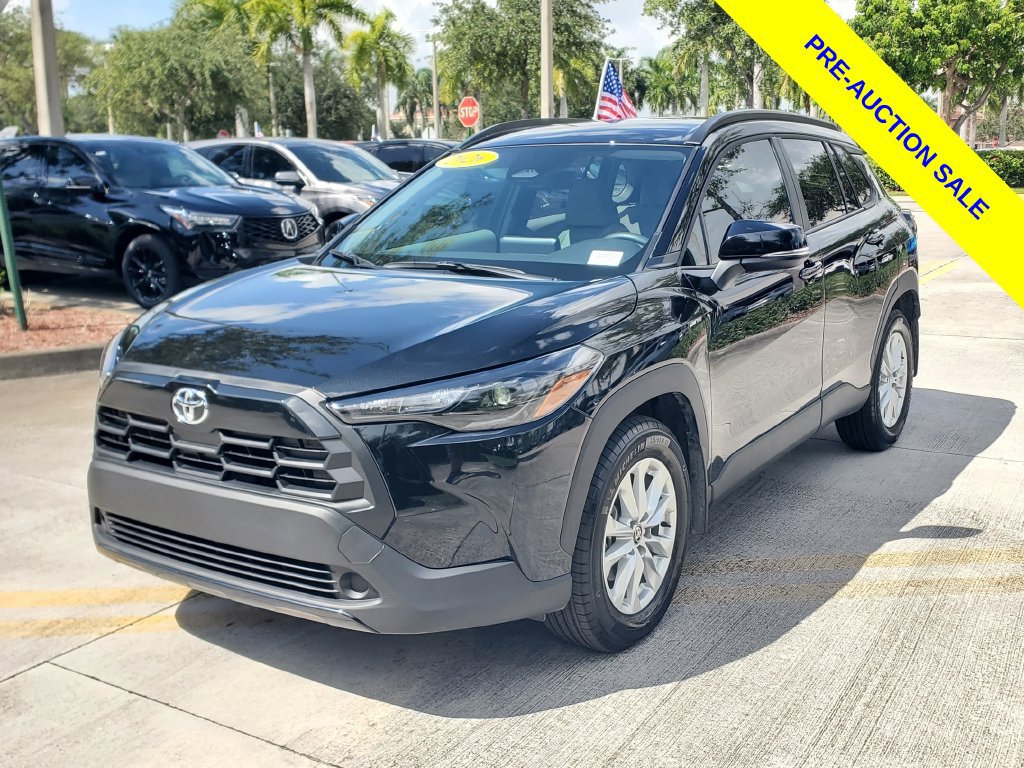 Used 2026 Toyota Corolla Cross LE FWD image 3