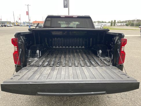 Used 2021 Chevrolet Silverado 1500 LT AWD/4WD image 9