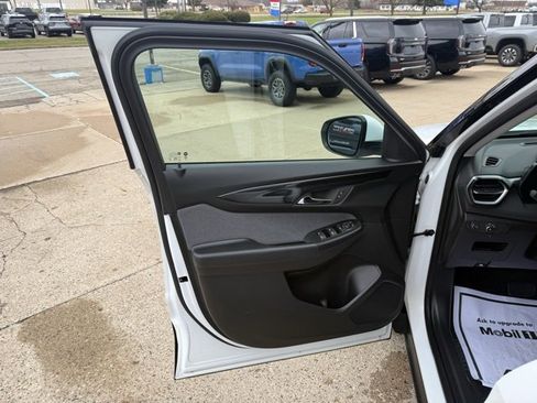 Used 2024 Chevrolet TrailBlazer LT w/ LT Cold Weather Package image 13