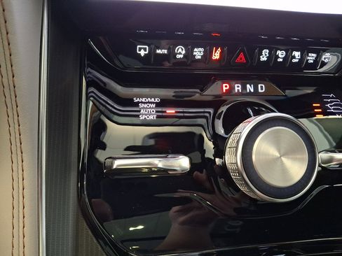 New 2026 Jeep Grand Wagoneer Summit AWD/4WD image 20