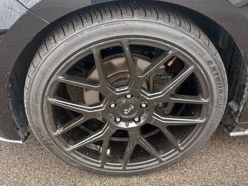 Used 2017 Ford Mustang Coupe image 3