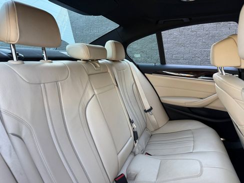 Used 2019 BMW 530i w/ Convenience Package image 18