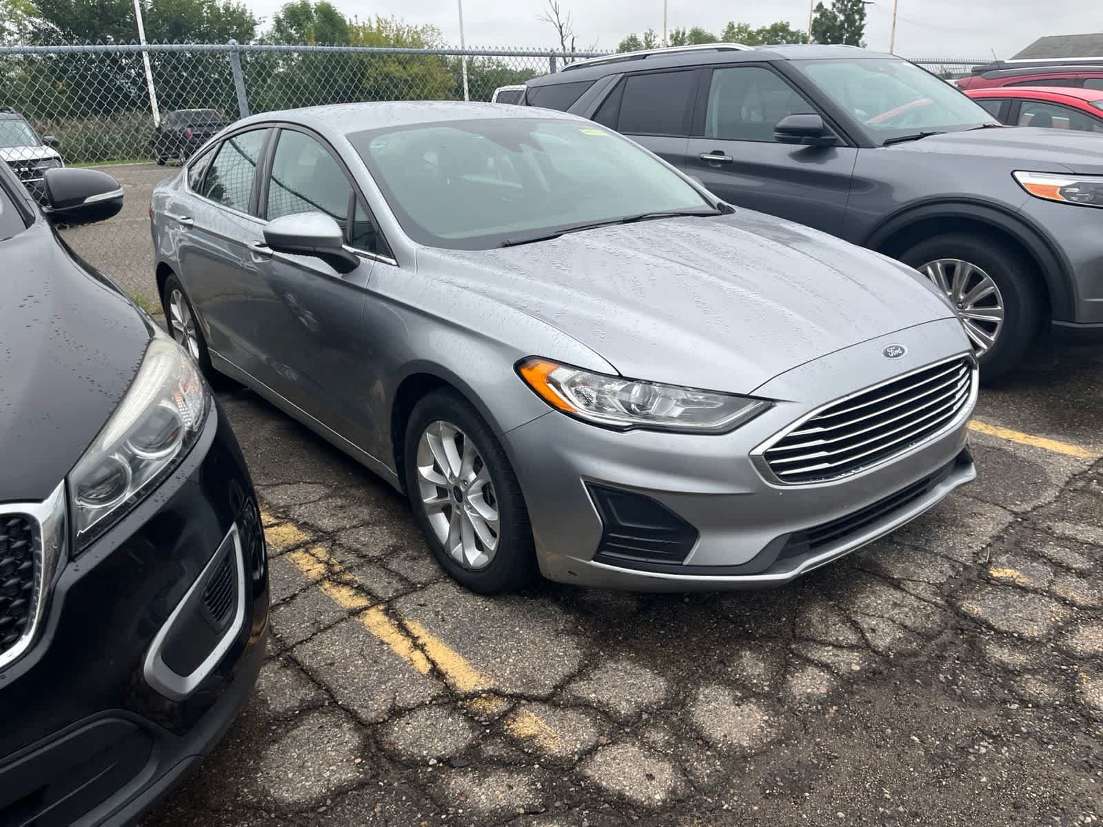 Used 2020 Ford Fusion SE FWD image 18