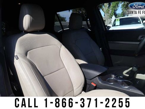Used 2018 Ford Explorer XLT w/ Equipment Group 202A AWD/4WD image 31