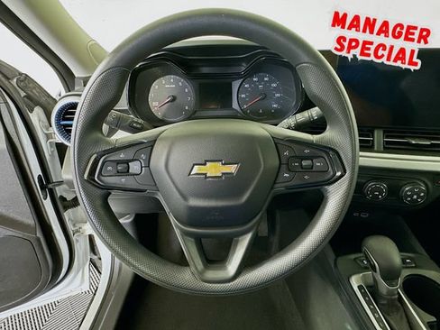 Used 2025 Chevrolet Trax LS FWD image 13