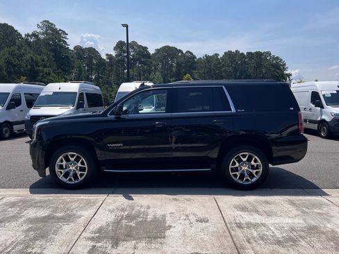 Used 2017 GMC Yukon SLE w/ SLE Value Package image 9