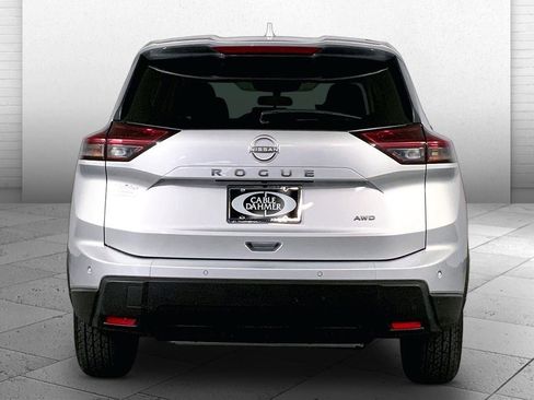 Used 2025 Nissan Rogue SV AWD/4WD image 3