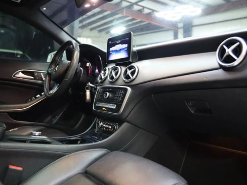 Used 2018 Mercedes-Benz CLA 250 image 30