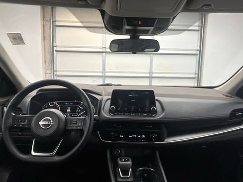 Used 2023 Nissan Rogue SV AWD/4WD image 3