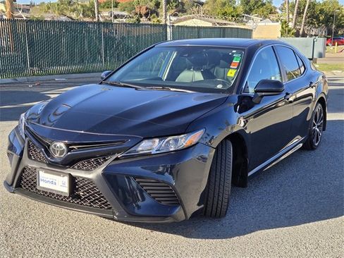 Used 2020 Toyota Camry SE image 10