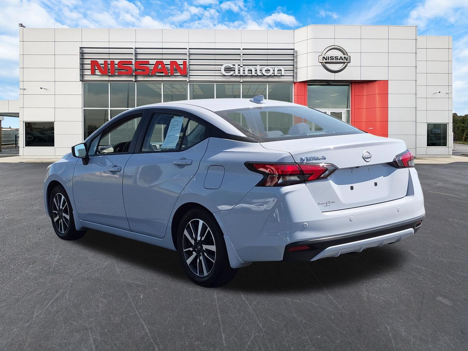 Used 2025 Nissan Versa SV w/ Trunk Package FWD image 5