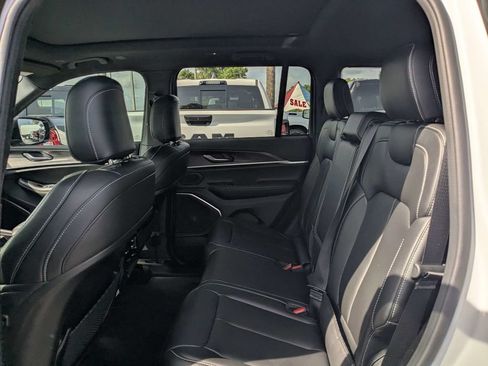 Used 2026 Jeep Grand Cherokee Limited RWD image 13