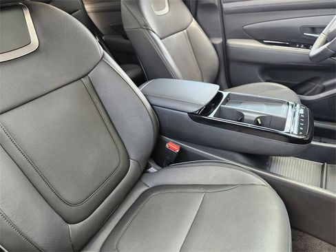 Certified 2025 Hyundai Tucson Limited image 10