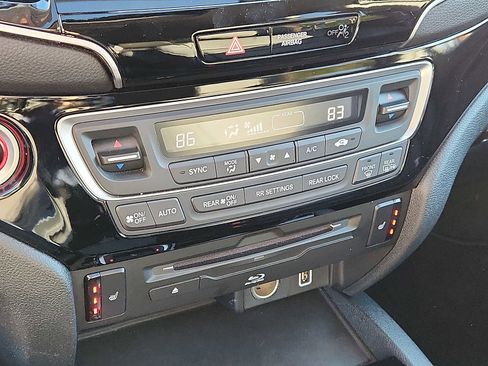 Certified 2022 Honda Pilot Touring image 15