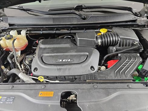 Used 2017 Chrysler Pacifica Touring w/ Tire & Wheel Group FWD image 35