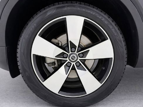 Used 2019 Volvo XC40 T5 Momentum image 32