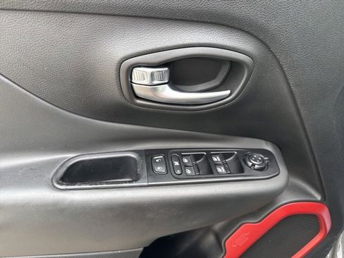 Used 2020 Jeep Renegade Trailhawk image 9