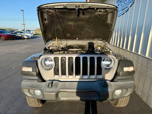 Used 2021 Jeep Wrangler Sport AWD/4WD image 9