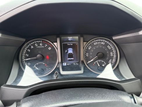 Used 2021 Toyota Tacoma TRD Off-Road image 11