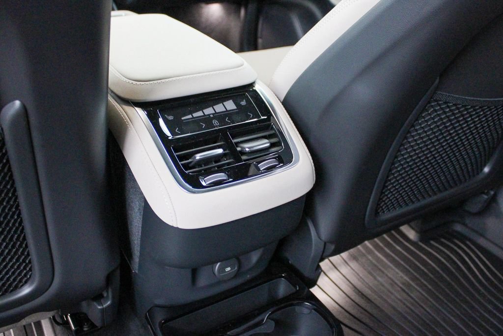 New 2026 Volvo XC90 B5 Ultra w/ Protection Package Premier AWD/4WD image 29