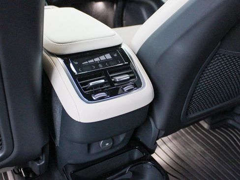 New 2026 Volvo XC90 B5 Ultra w/ Protection Package Premier AWD/4WD image 29