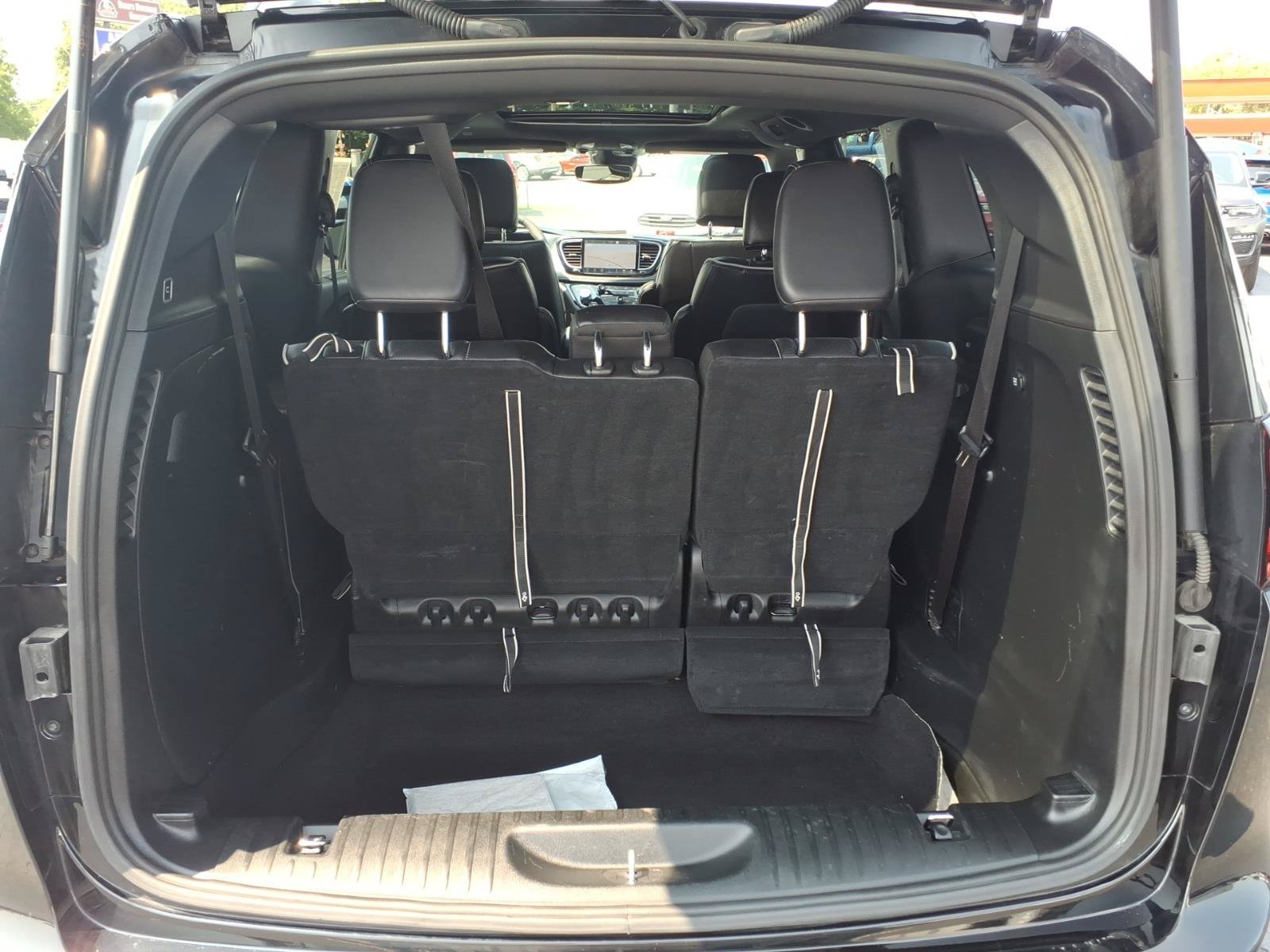Used 2025 Chrysler Pacifica Limited FWD image 20