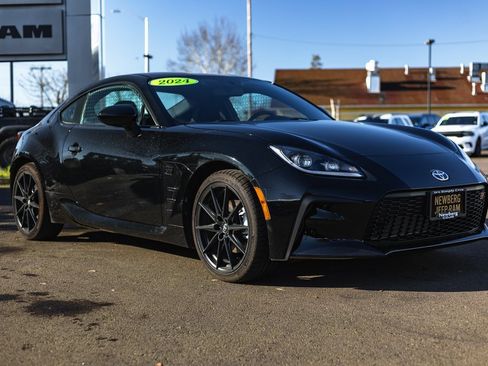 Used 2024 Toyota GR86 Premium image 6