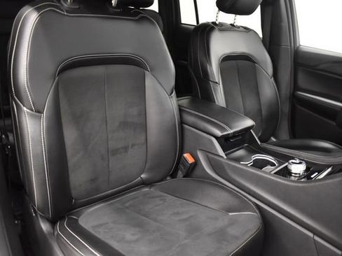 Used 2024 Jeep Grand Cherokee Altitude AWD/4WD image 6