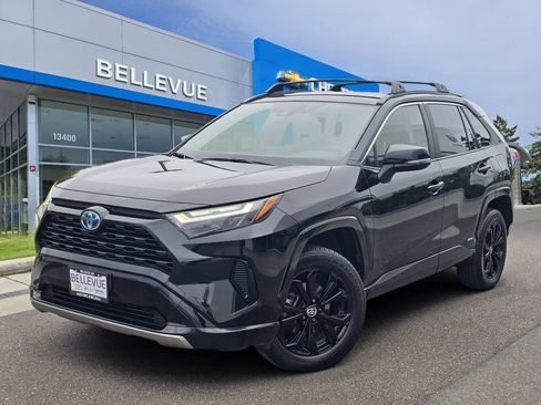 Used 2022 Toyota RAV4 SE w/ SE Grade Weather Package AWD/4WD image 1