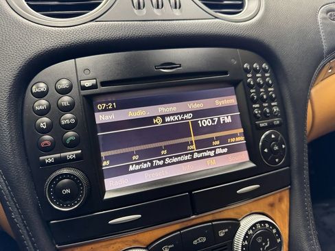 Used 2011 Mercedes-Benz SL 550 image 27