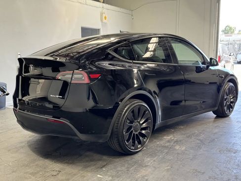 Used 2023 Tesla Model Y AWD image 4