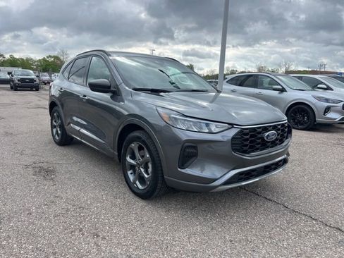 Certified 2023 Ford Escape ST-Line w/ Tech Pack #1 AWD/4WD image 3