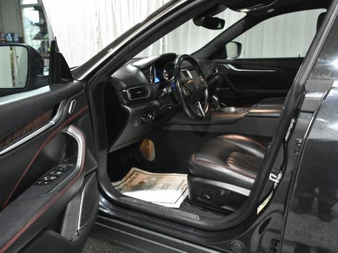 Used 2017 Maserati Levante w/ Luxury Package image 32