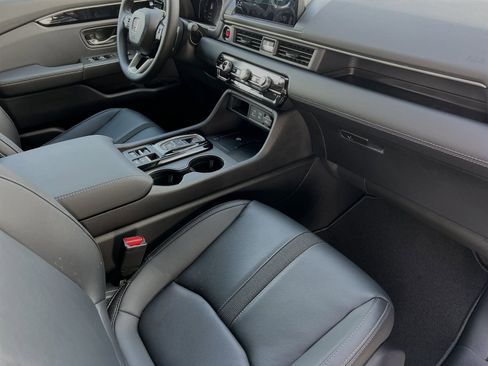 New 2025 Honda Pilot EX-L image 17