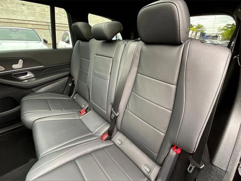 Used 2025 Mercedes-Benz GLS 450 4MATIC image 18