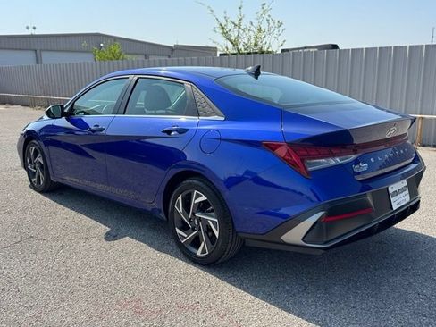 Used 2025 Hyundai Elantra Limited FWD image 4