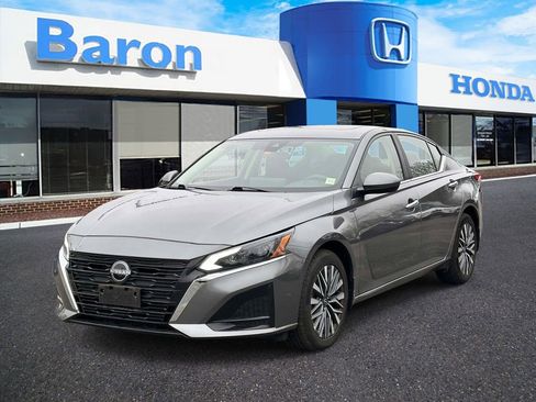 Used 2023 Nissan Altima 2.5 SV w/ SV Premium Package AWD/4WD image 2