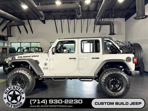 Used 2024 Jeep Wrangler Unlimited Rubicon w/ Convenience Group AWD/4WD image 17