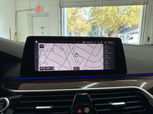 Used 2020 BMW 530e xDrive w/ M Sport Package image 35