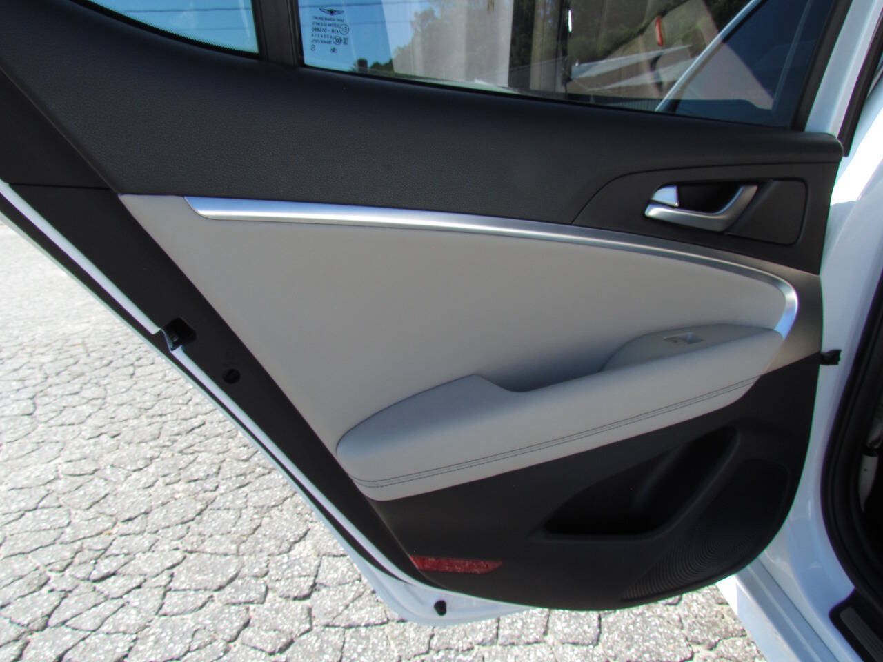 Used 2019 Genesis G70 2.0T Advanced RWD image 13