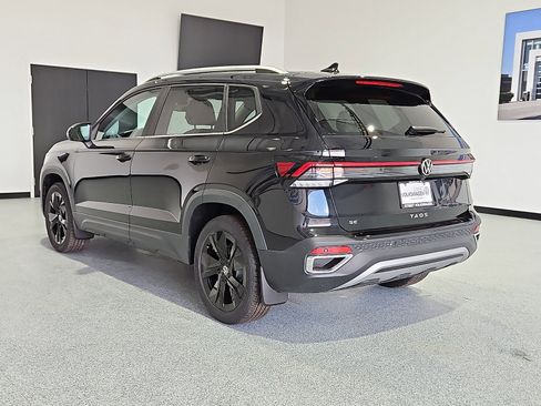 New 2026 Volkswagen Taos SE image 2