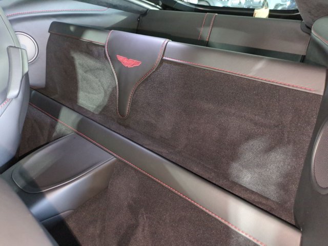 Used 2019 Aston Martin V8 Vantage Coupe RWD image 18
