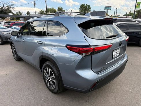 Used 2021 Toyota Highlander XLE AWD/4WD image 7