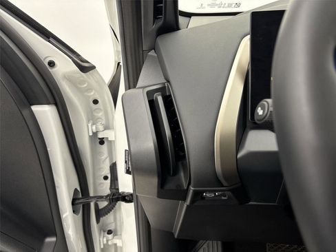 Used 2025 BMW X3 xDrive30i image 31