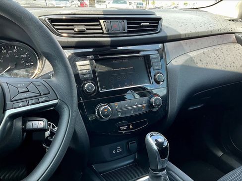 Used 2020 Nissan Rogue Sport S image 7