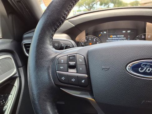 Used 2020 Ford Explorer Limited image 18