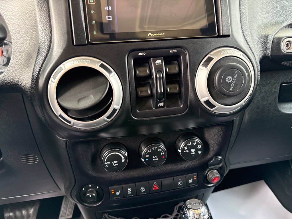 Used 2014 Jeep Wrangler Unlimited Rubicon w/ Connectivity Group AWD/4WD image 29