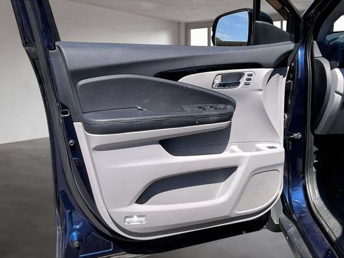 Used 2017 Honda Pilot Touring image 19