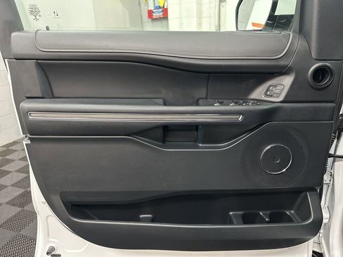Used 2022 Ford Expedition Max XLT image 16